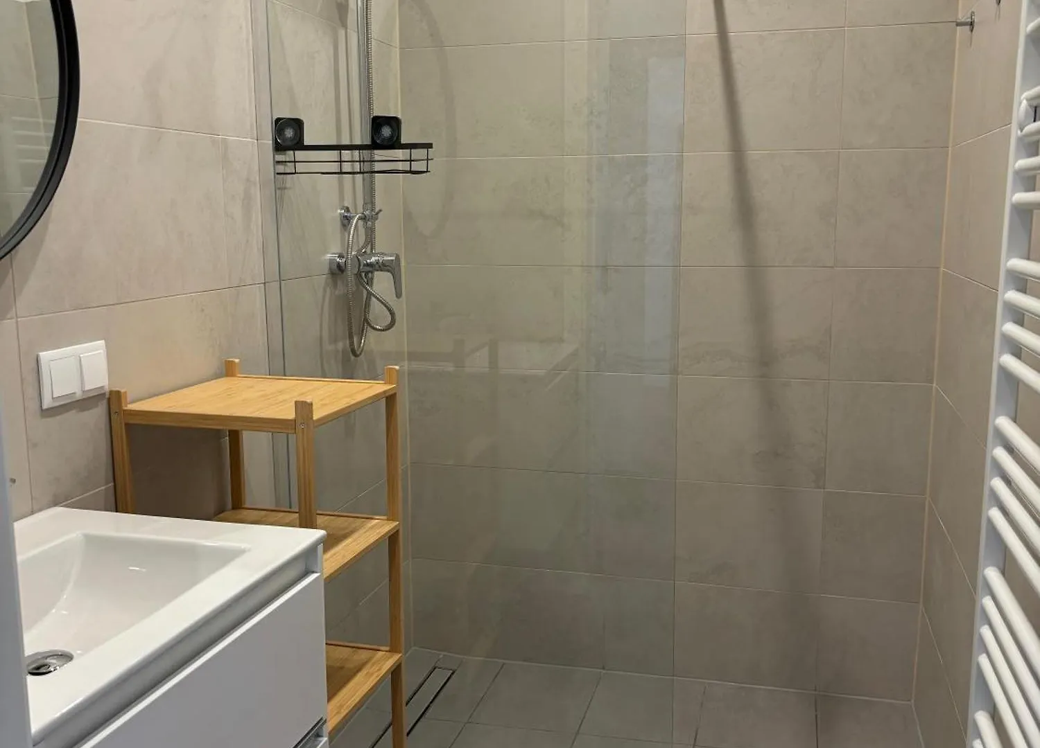 Schoenes Design, 3 Queensize-Betten, Walk In Dusche, Kueche Komplett Mit Nespresso, Kinder Zusatzpaket Moeglich Kleinkinderbett, Kindergeschirr, Hochstuhl Wien Österrike