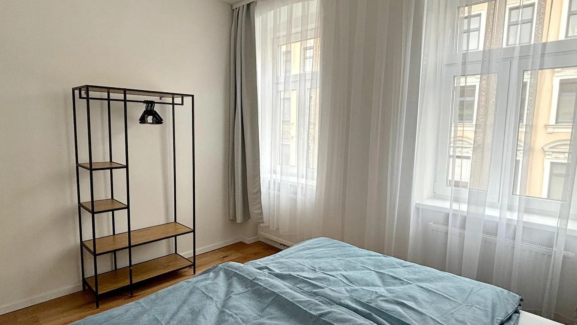Schoenes Design, 3 Queensize-Betten, Walk In Dusche, Kueche Komplett Mit Nespresso, Kinder Zusatzpaket Moeglich Kleinkinderbett, Kindergeschirr, Hochstuhl Wien Lägenhet